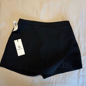 ARITZIA - BABATON “KELLY” SKORT. BLACK, SIZE 0, TAGS ON NEVER WORN.